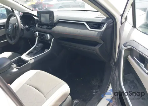 2022 Toyota Rav4 Xle z USA, uszkodzony, nr VIN 2T3W1RFV0NC206972